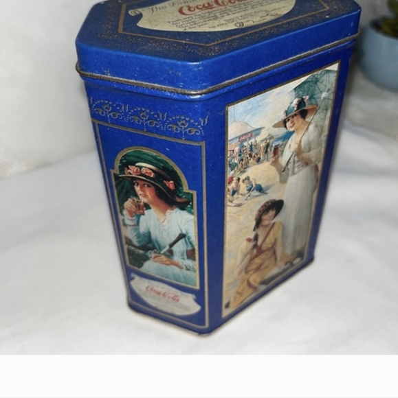 The Drink of All the Year, 1994 Vintage Coca Cola tin - Picture 3 of 3